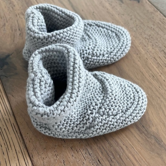 Baby Gap Gray Knit Bootie Socks Winter Newborn 0-3 months - Picture 4 of 4